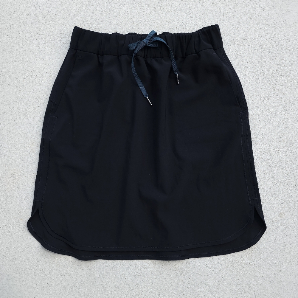 Lululemon Womens Size 8 On The Fly Skirt Solid Black Blue Drawstring Golf Casual